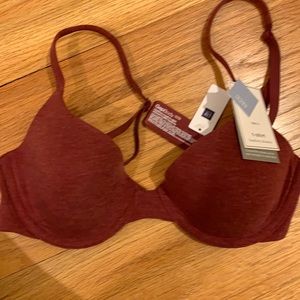 Gap body breath T-shirt bra.